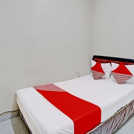 Oyo Life 92190 Arya Guest House Tulungagung Exterior photo