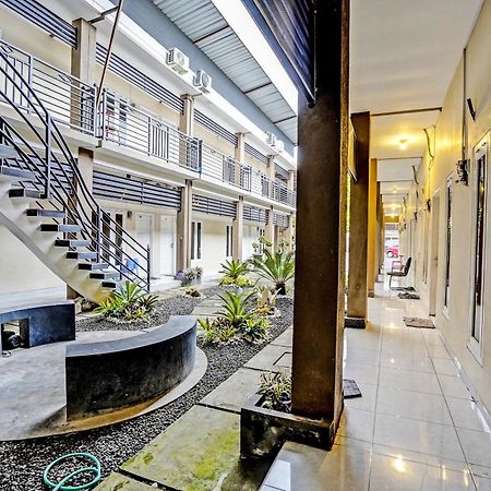 Oyo Life 92190 Arya Guest House Tulungagung Exterior photo