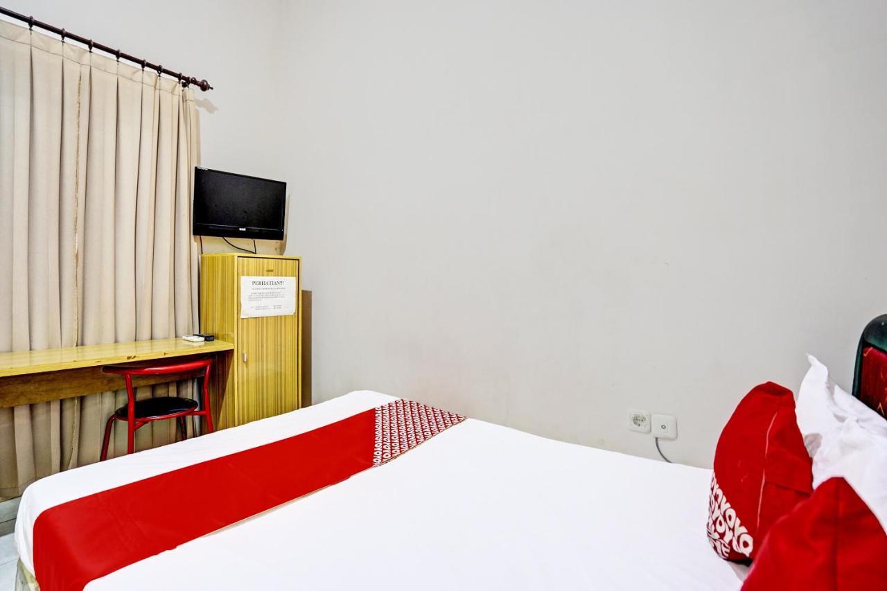 Oyo Life 92190 Arya Guest House Tulungagung Exterior photo