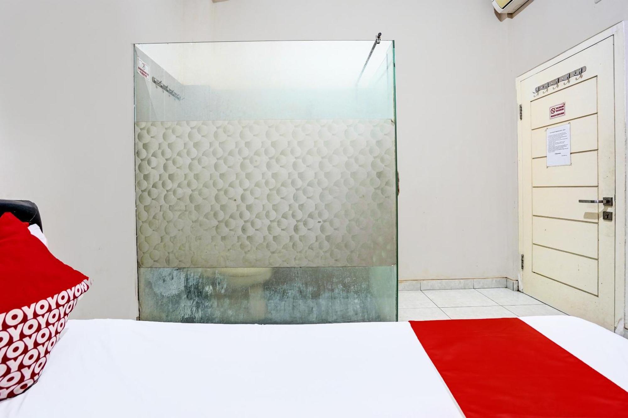 Oyo Life 92190 Arya Guest House Tulungagung Exterior photo