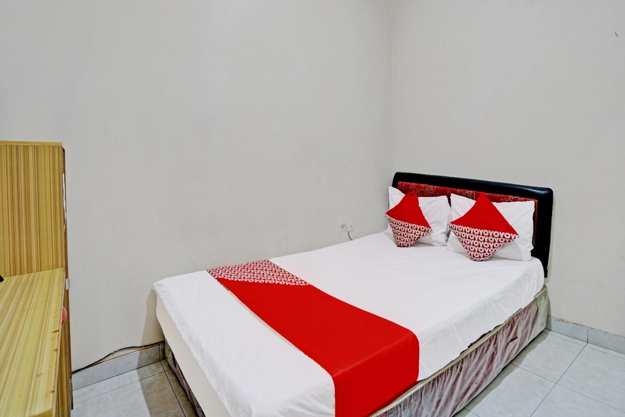Oyo Life 92190 Arya Guest House Tulungagung Exterior photo