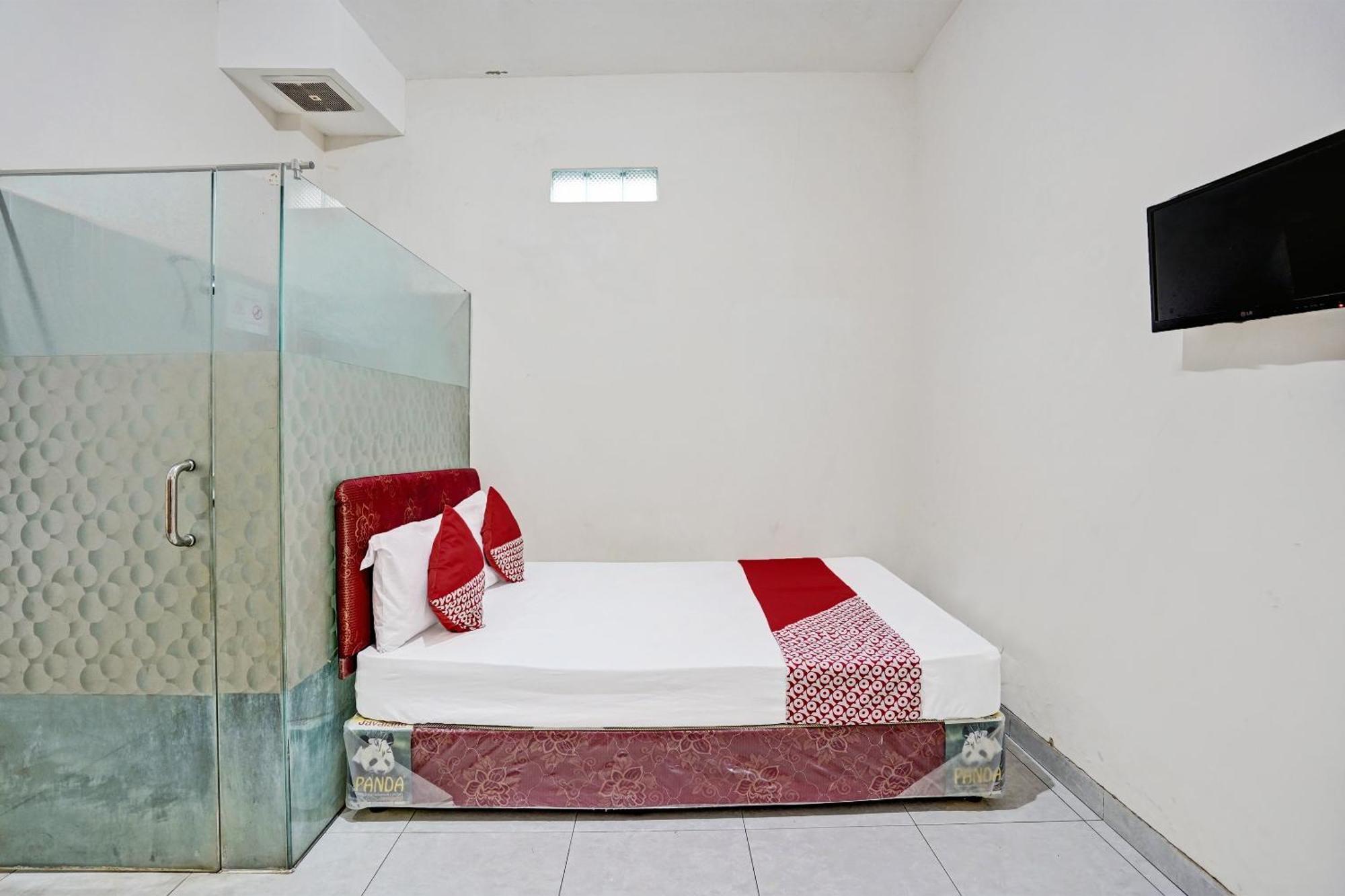 Oyo Life 92190 Arya Guest House Tulungagung Exterior photo
