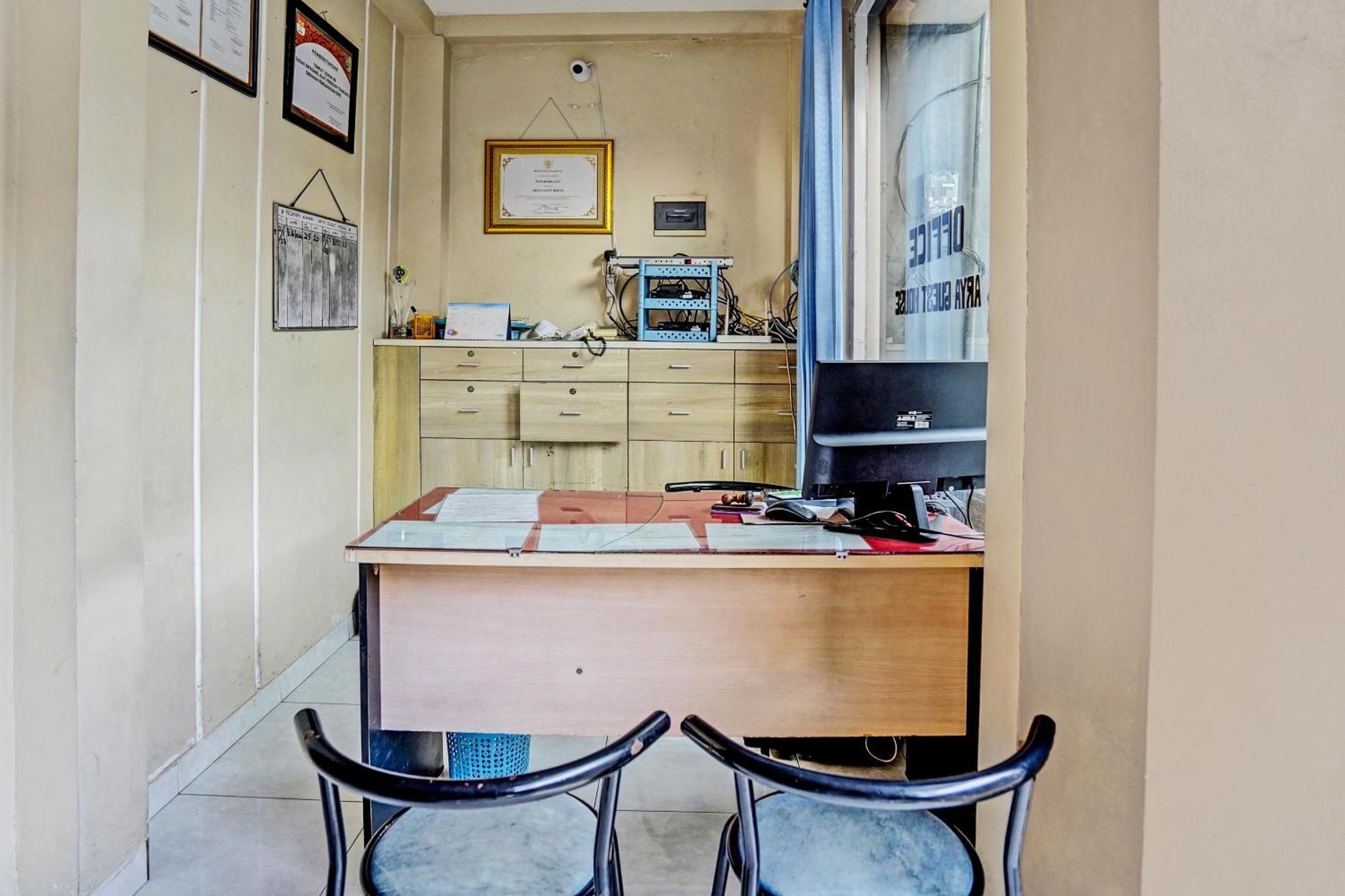 Oyo Life 92190 Arya Guest House Tulungagung Exterior photo